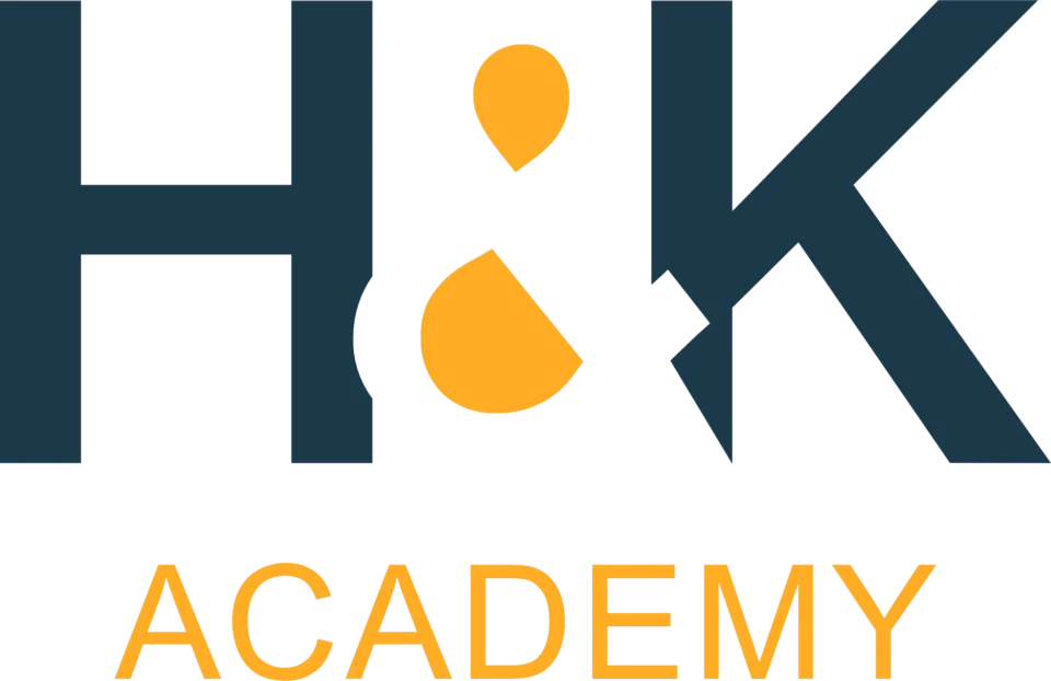 Blauer Schriftzug "H&K" in Großbuchstaben, das "&"-Zeichen in Orange. Darunter steht "ACADEMY" in orangefarbenen Großbuchstaben. Weißer Hintergrund.